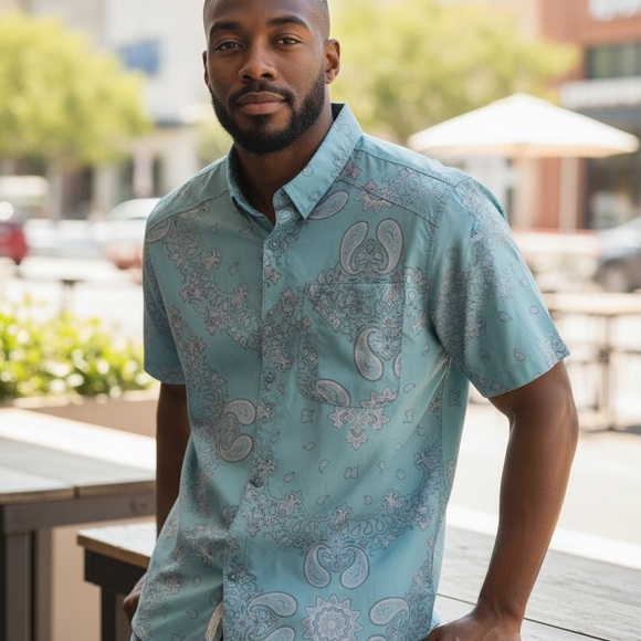 Under Armour Light Blue Paisley‎ Button-Down Shirt - Picture 2 of 3